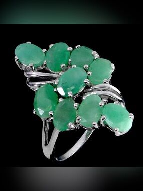 Stunning 4.50CT Genuine Oval 6x4mm Emerald Ring. 925 Sterling silver Size 9.